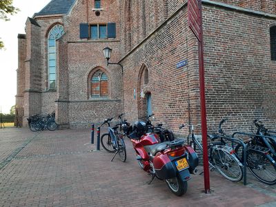 ... waar laat je een motorfiets ...