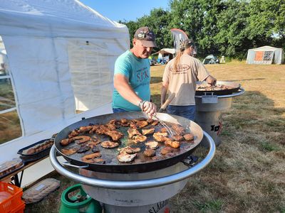 ... beroemde CX barbeceu ...
